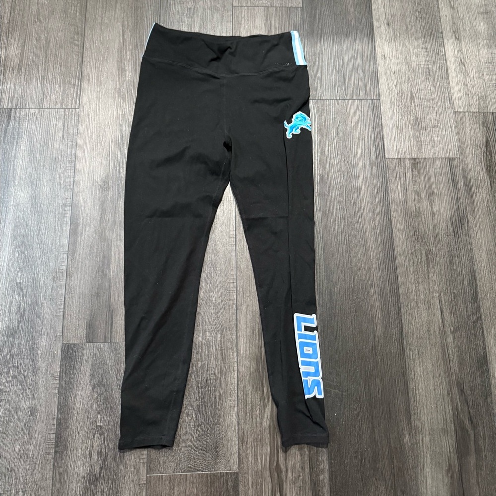 Stylish Black Leggings with Blue Detail